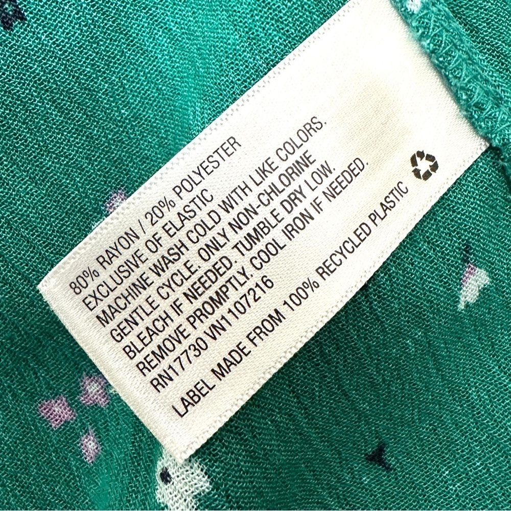 Isabel Maternity by Ingrid & Isabel Floral Teal Top Size M - Picture 9 of 9